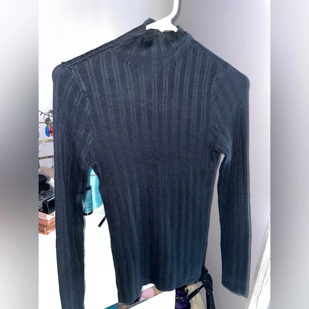 Abercrombie Sweater - Picture 4 of 4
